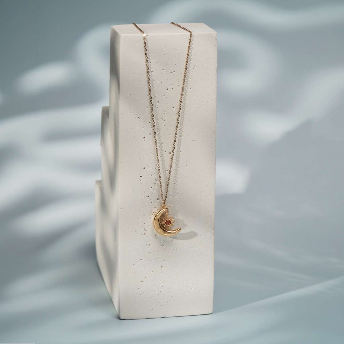 Newmoon Halskette Sandstein & Gold
